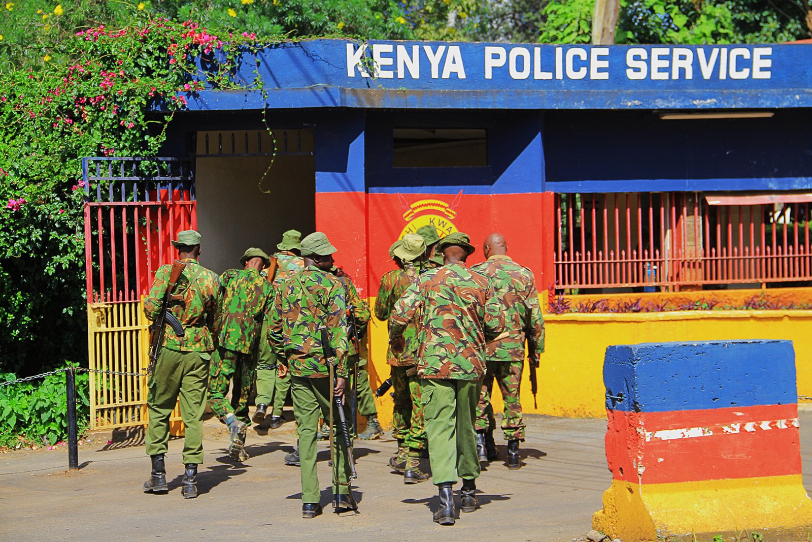 Police officers - 10