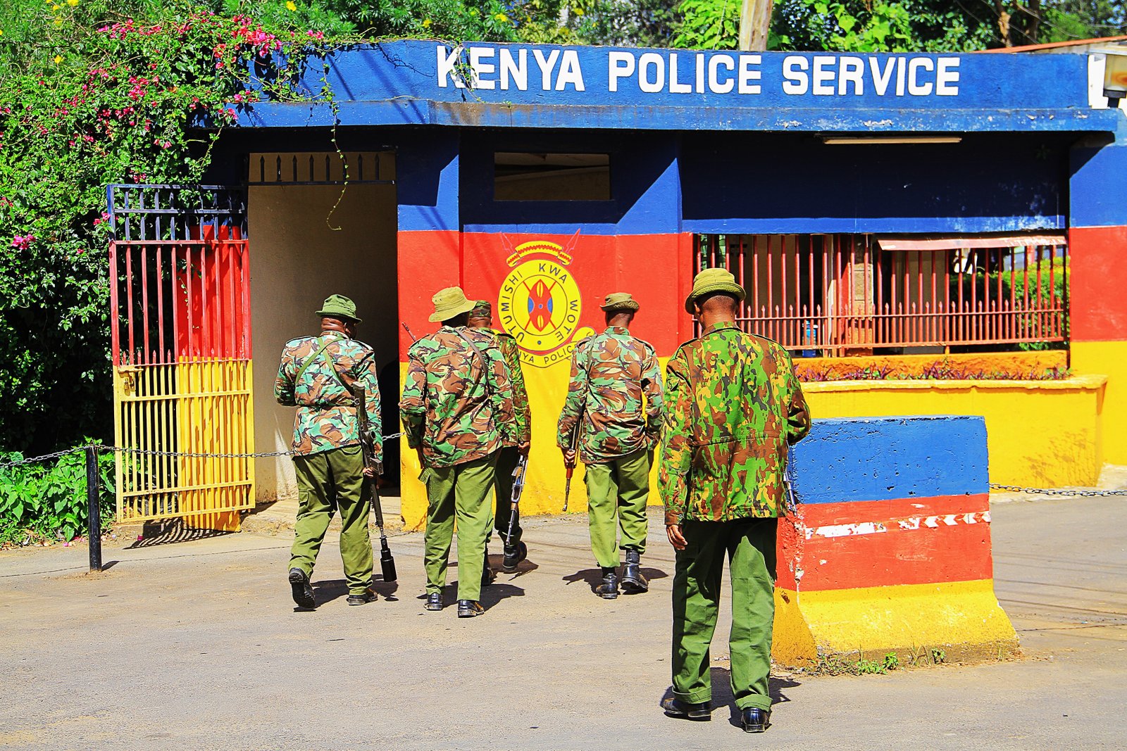 Police officers - 16