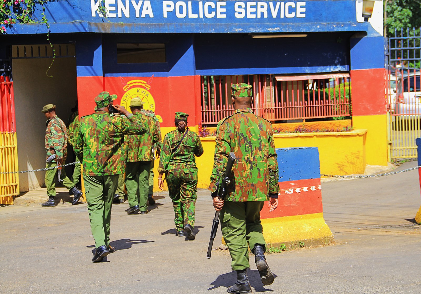 Police officers - 18