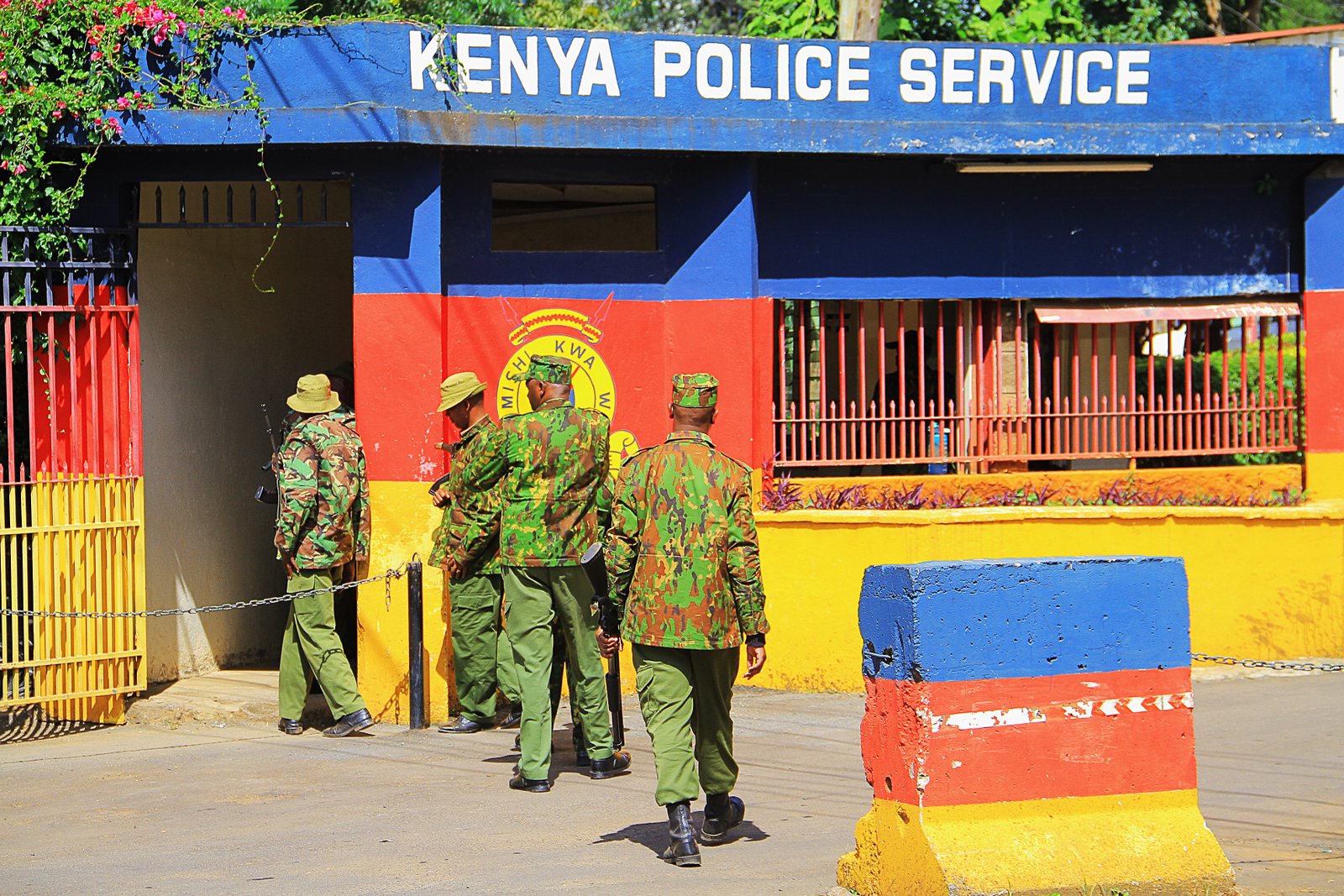 Police officers - 20