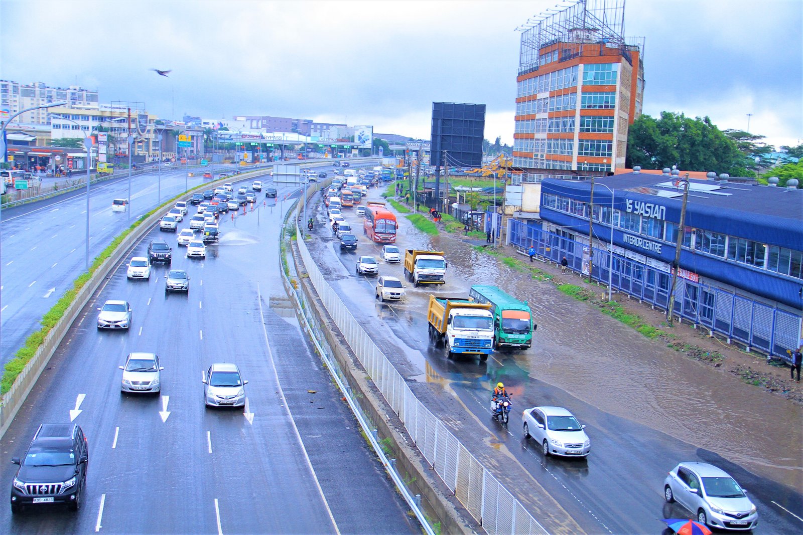 Mombasa Road flooded - 13